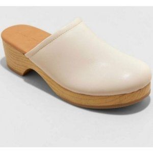 New universal thread Cream magnolia clogs Size: 6